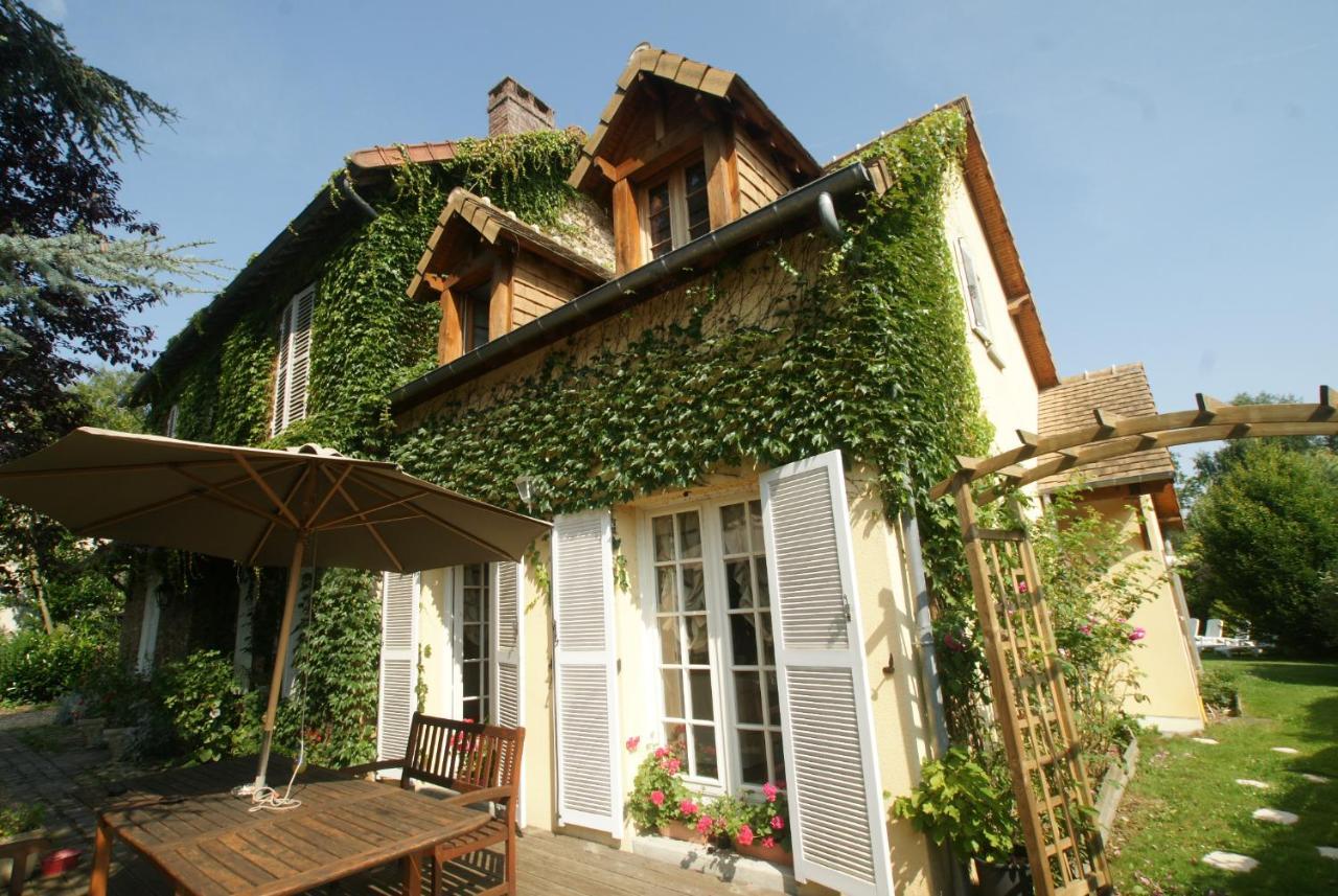 Bed and Breakfast Le Cedre Bleu Grosrouvre Zewnętrze zdjęcie