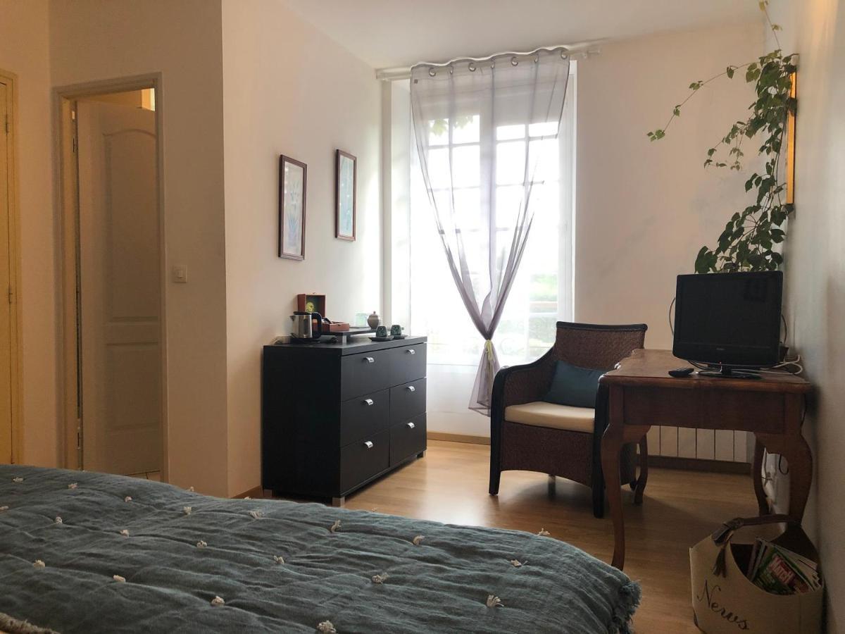 Bed and Breakfast Le Cedre Bleu Grosrouvre Zewnętrze zdjęcie
