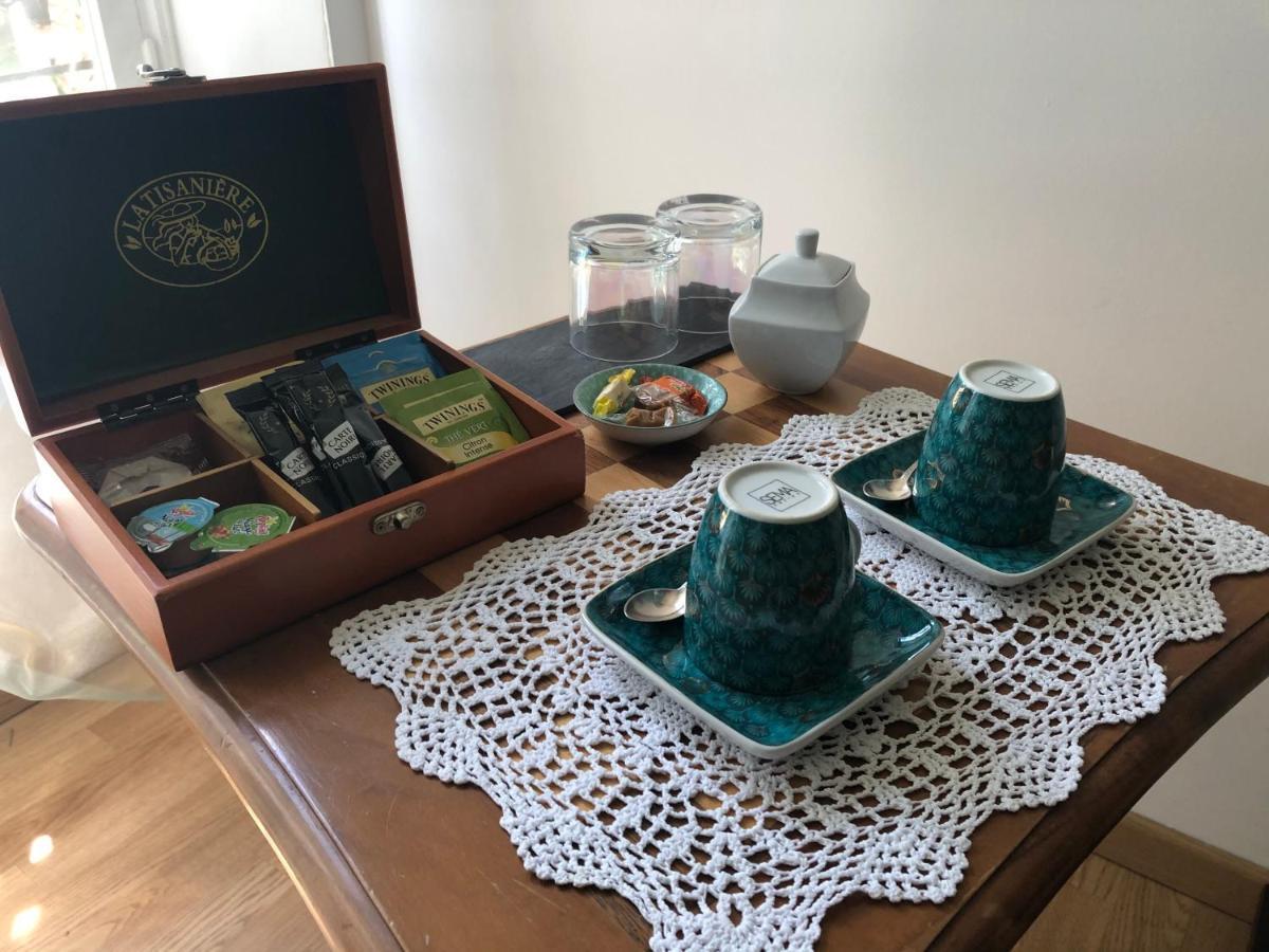 Bed and Breakfast Le Cedre Bleu Grosrouvre Zewnętrze zdjęcie
