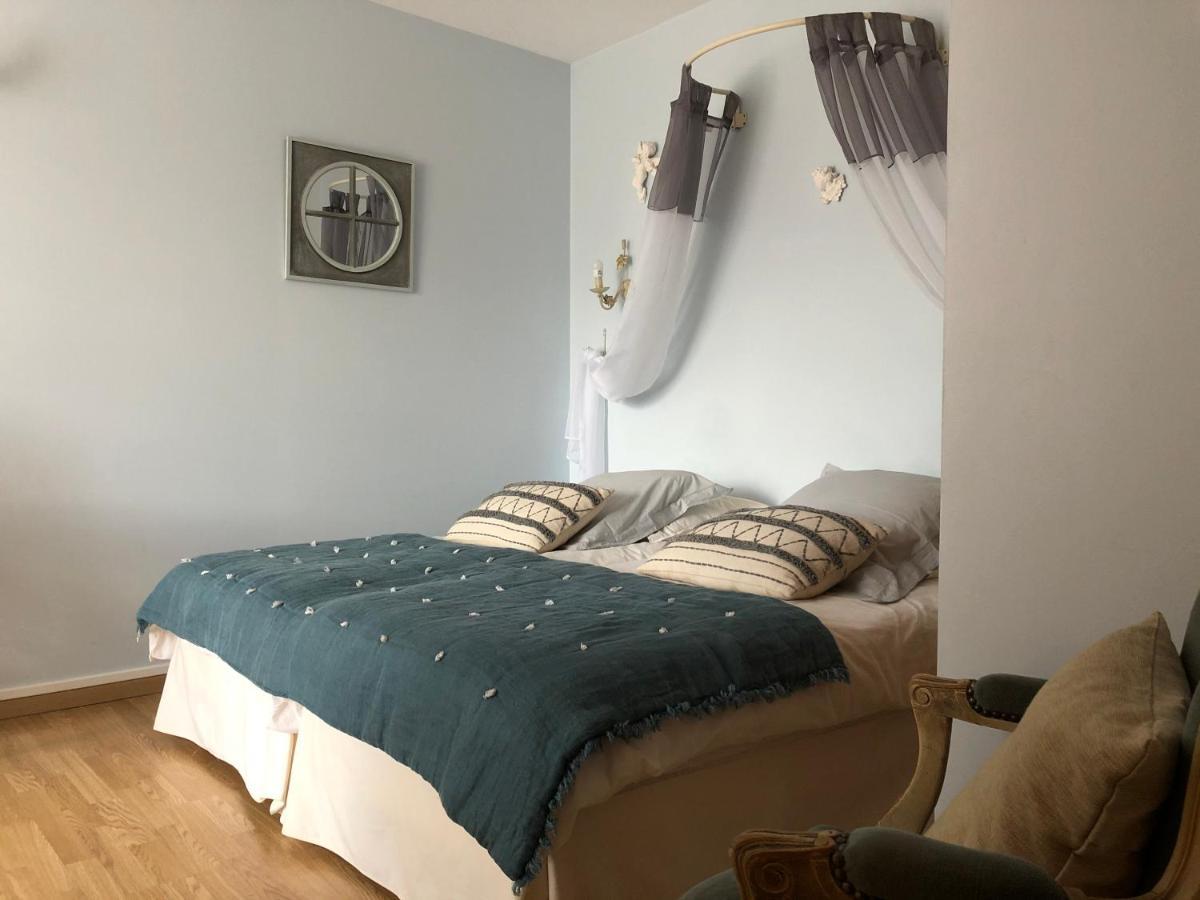 Bed and Breakfast Le Cedre Bleu Grosrouvre Zewnętrze zdjęcie