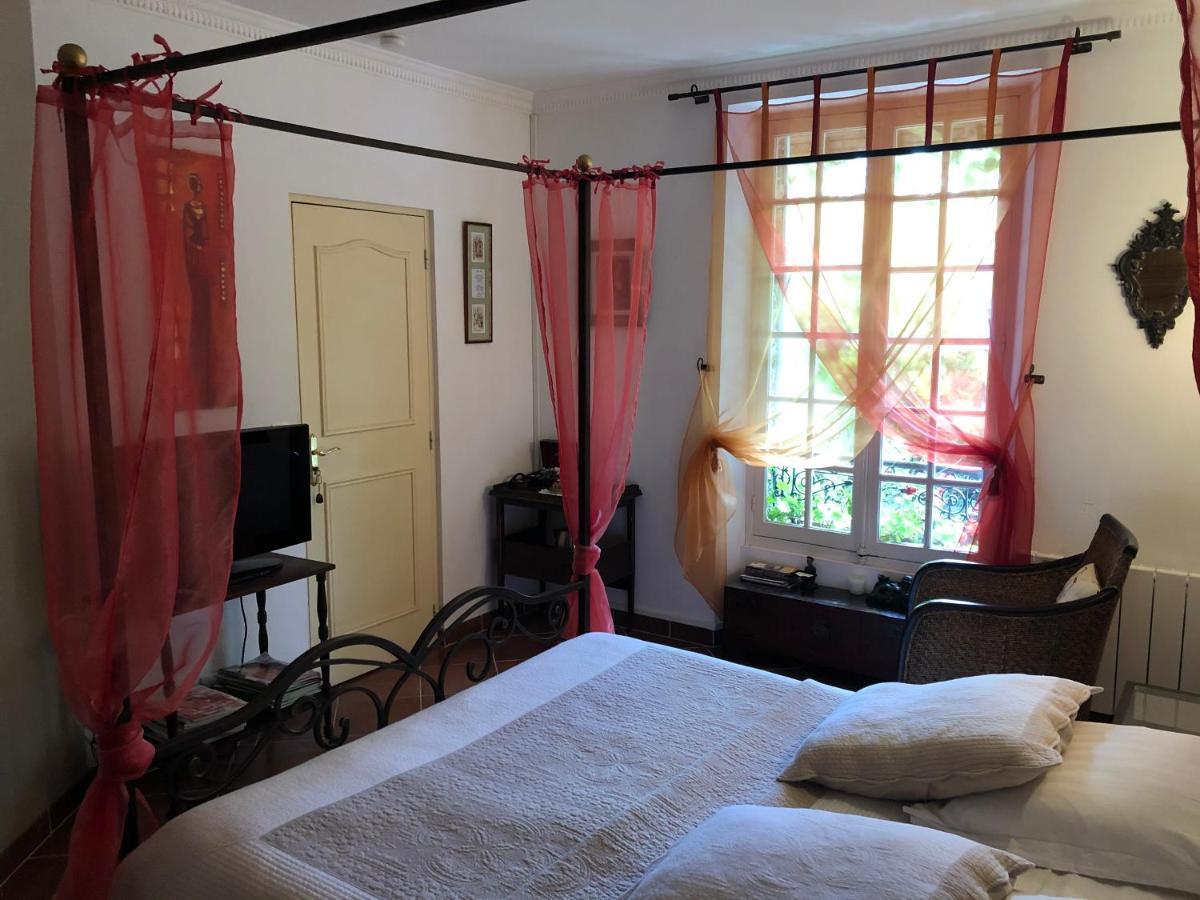 Bed and Breakfast Le Cedre Bleu Grosrouvre Zewnętrze zdjęcie